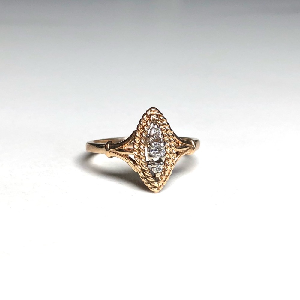 1940’s 10KT Yellow Gold Ring with Diamonds